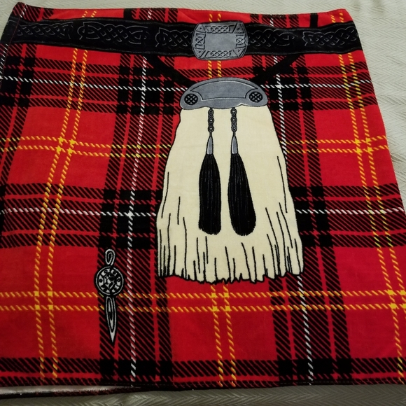 InstaKilt Red Scottish Tartan Kilt Beach Towel NWOT - Picture 1 of 9